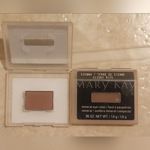 ***BRAND NEW/NEVER BEEN USED*** MARY KAY Mineral Eye Shadow in "Sienna" Shade - Picture 3 of 3